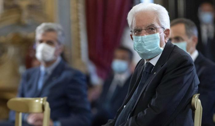 Mattarella indora la pillola: "Le misure restrittive renderanno il Natale più autentico"