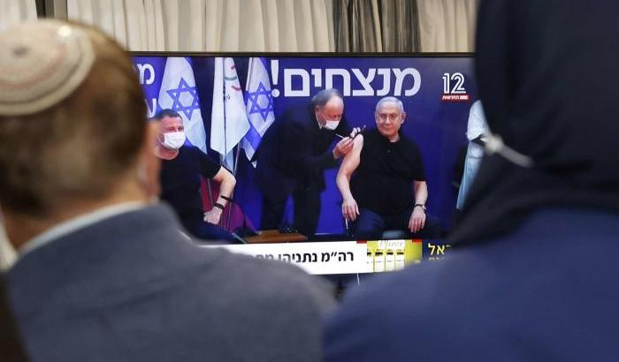 Netanyahu riceve il vaccino anti-Covid