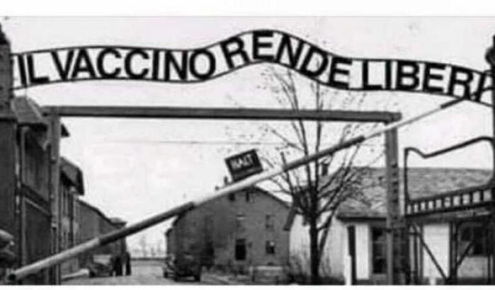 "Il vaccino rende liberi": l'ignobile fotomontaggio di Auschwitz del consigliere di Fratelli d'Italia