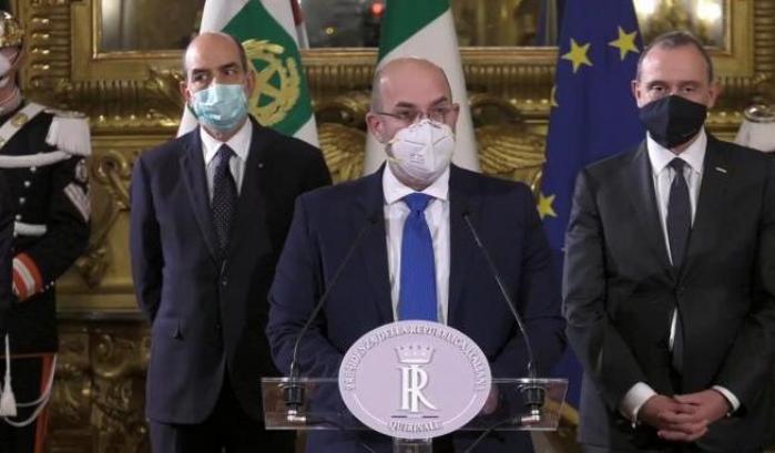 M5s da Mattarella apre al ritorno di Renzi ma tra i grillini scatta la bagarre