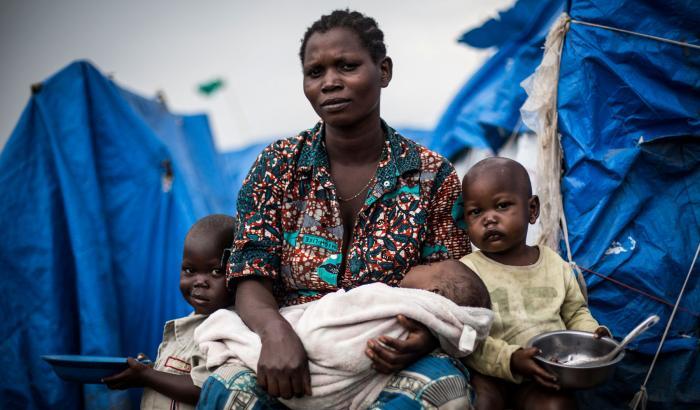 L’Oms: “Dopo medici e vulnerabili, vaccinare nei paesi poveri o non si uscirà dal Covid”