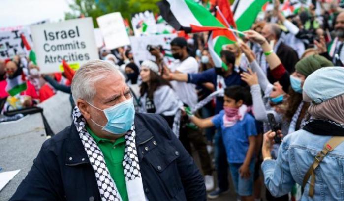 Proteste dei manifestanti pro-Palestina durante la visita di Biden a Detroit