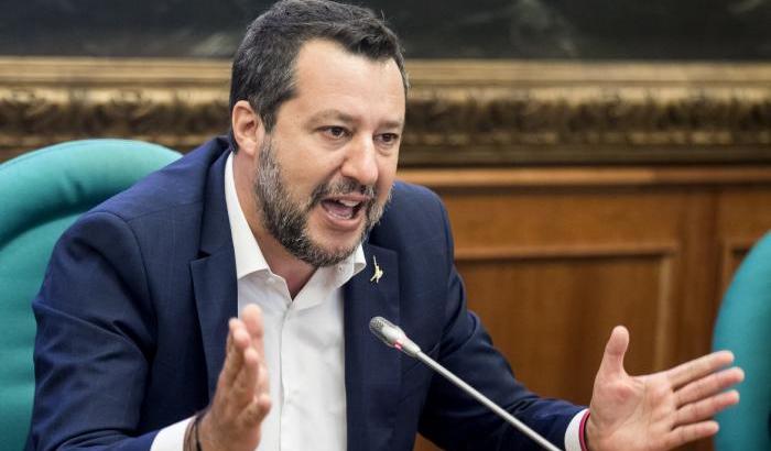 Salvini contro Draghi sui vaccini: "Invitare alla prudenza non è invitare a morire"