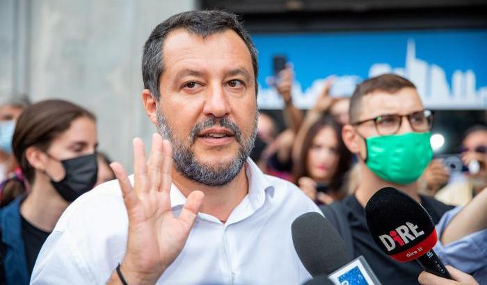 Salvini giustifica gli ingiustificabili no-vax: "E' un'etichetta superficiale. Farsi domande è lecito"