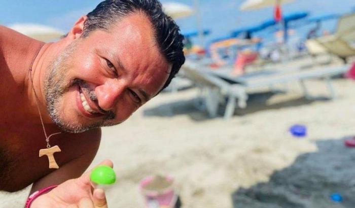 Salvini invita a combattere i talebani e su twitter lo prendono a pernacchie