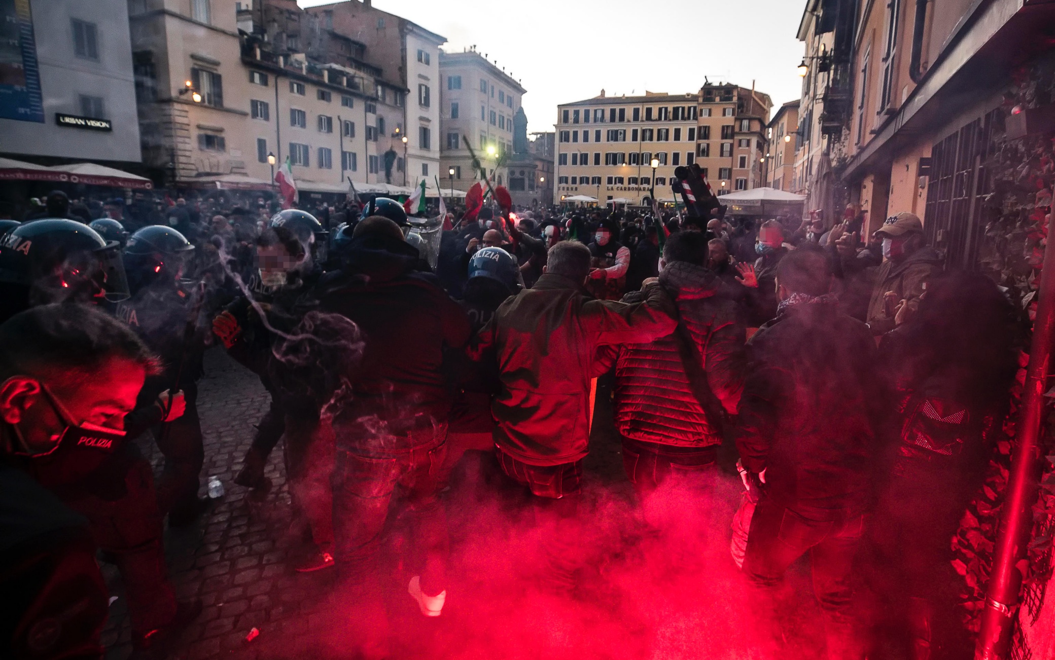 Il primo municipio di Roma contro i no-vax: "Basta cortei, soprattutto senza mascherina"