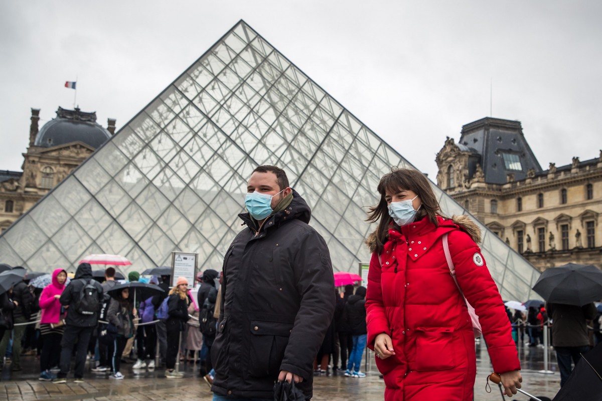 La Francia supera per la prima volta i 100 mila contagi di Covid dall'inizio della pandemia