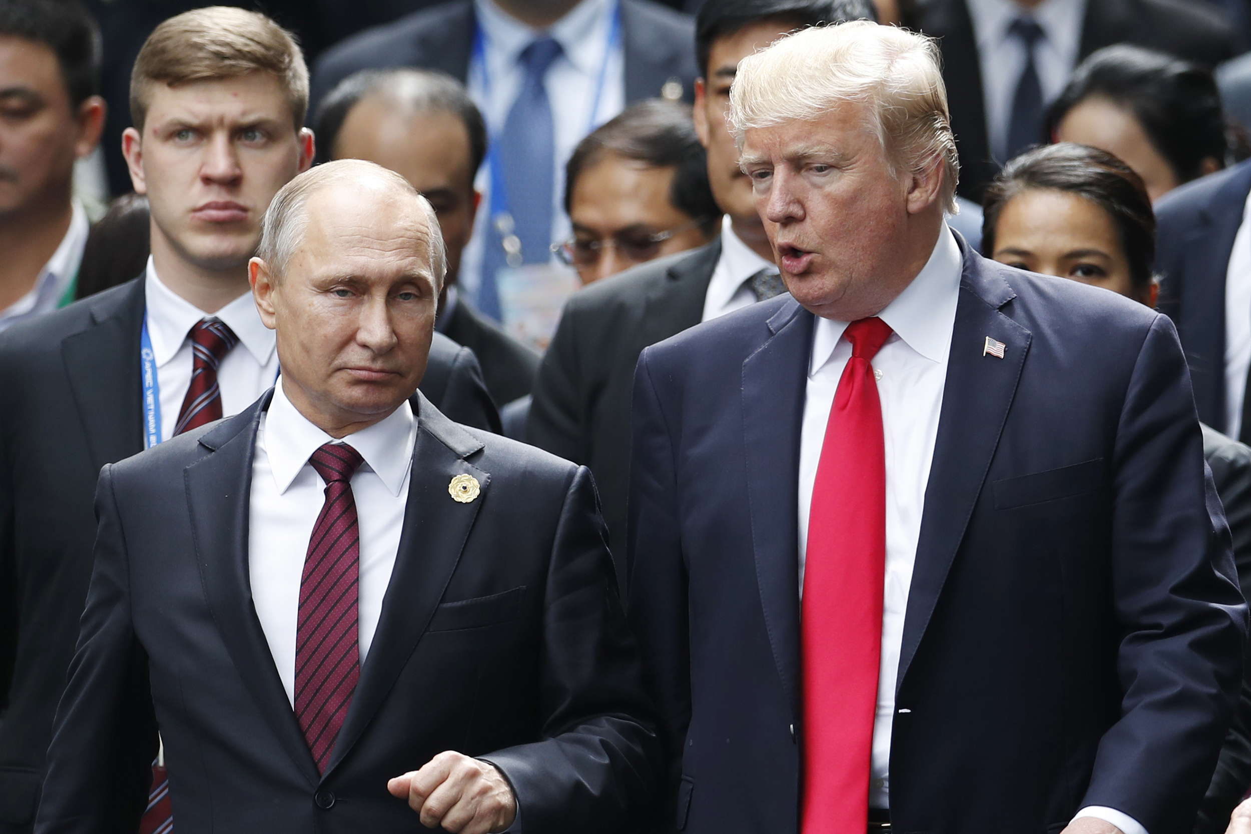 Trump loda Putin: "È un genio, ha fascino e ama il suo paese"