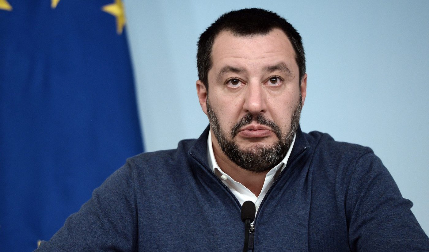 Salvini fa retorica sull'8 marzo: continua a travestirsi da pacifista ma ancora non nomina Putin