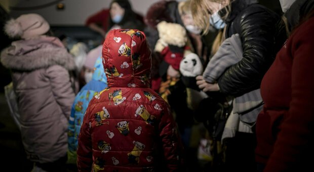 Ucraina-Russia, nuovo bombardamento a Mariupol: colpita una scuola con dentro 400 rifugiati"