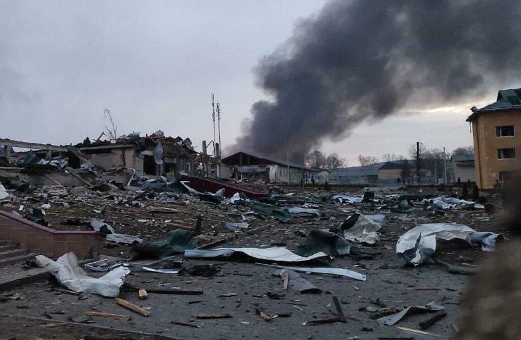 Ucraina, la Russia bombarda il centro per la pace e sicurezza di Leopoli: 9 morti e 57 feriti. Kiev: "È terrorismo"