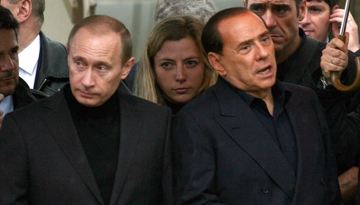 Guerra in Ucraina, Forza Italia vuole mettere in campo Berlusconi: "Sia inviato speciale dell'Onu con la Merkel"