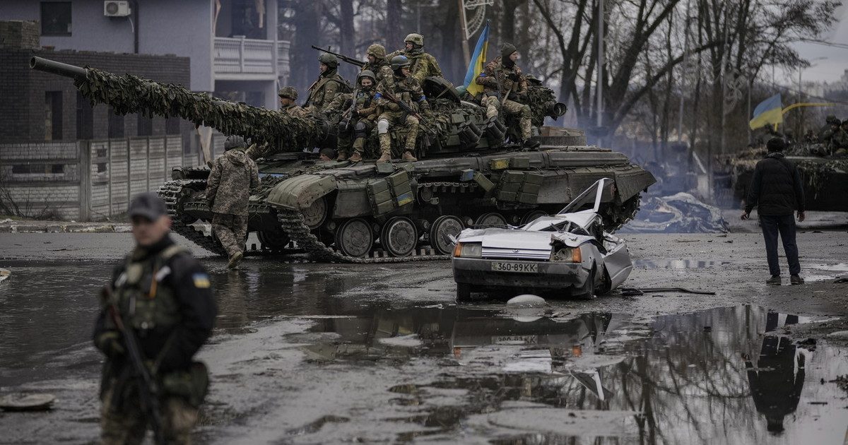 Mariupol, Zelensky avverte: "Fine dei negoziati se i russi elimineranno i difensori della città"