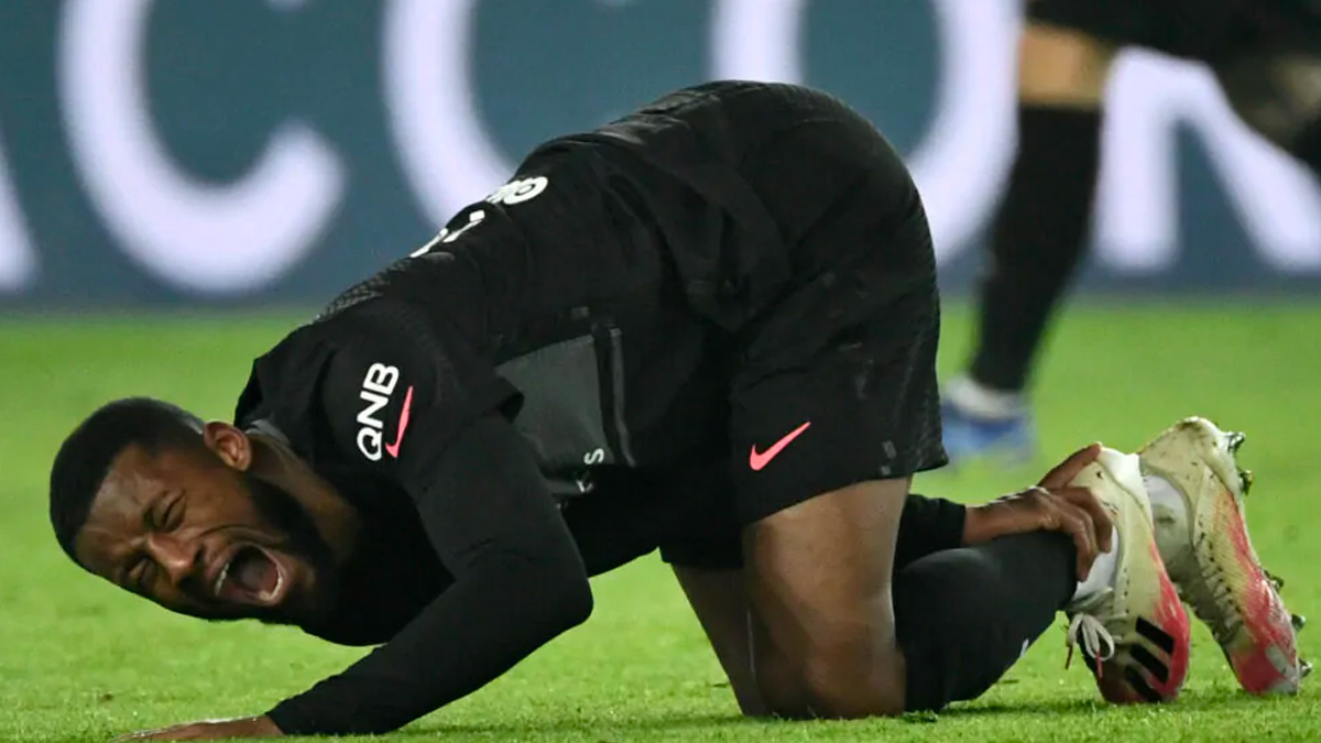 Roma, grave infortunio per Wijnaldum: per l'olandese ora si teme un lungo stop