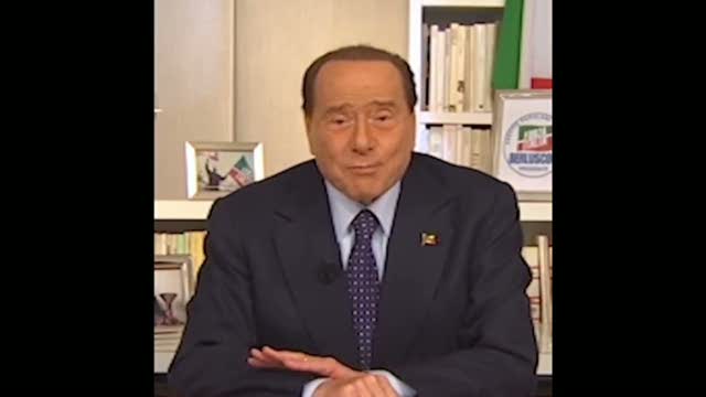 Anche Berlusconi su TikTok: "Parlerò del futuro dei giovani" (e la rete esplode in una risata)