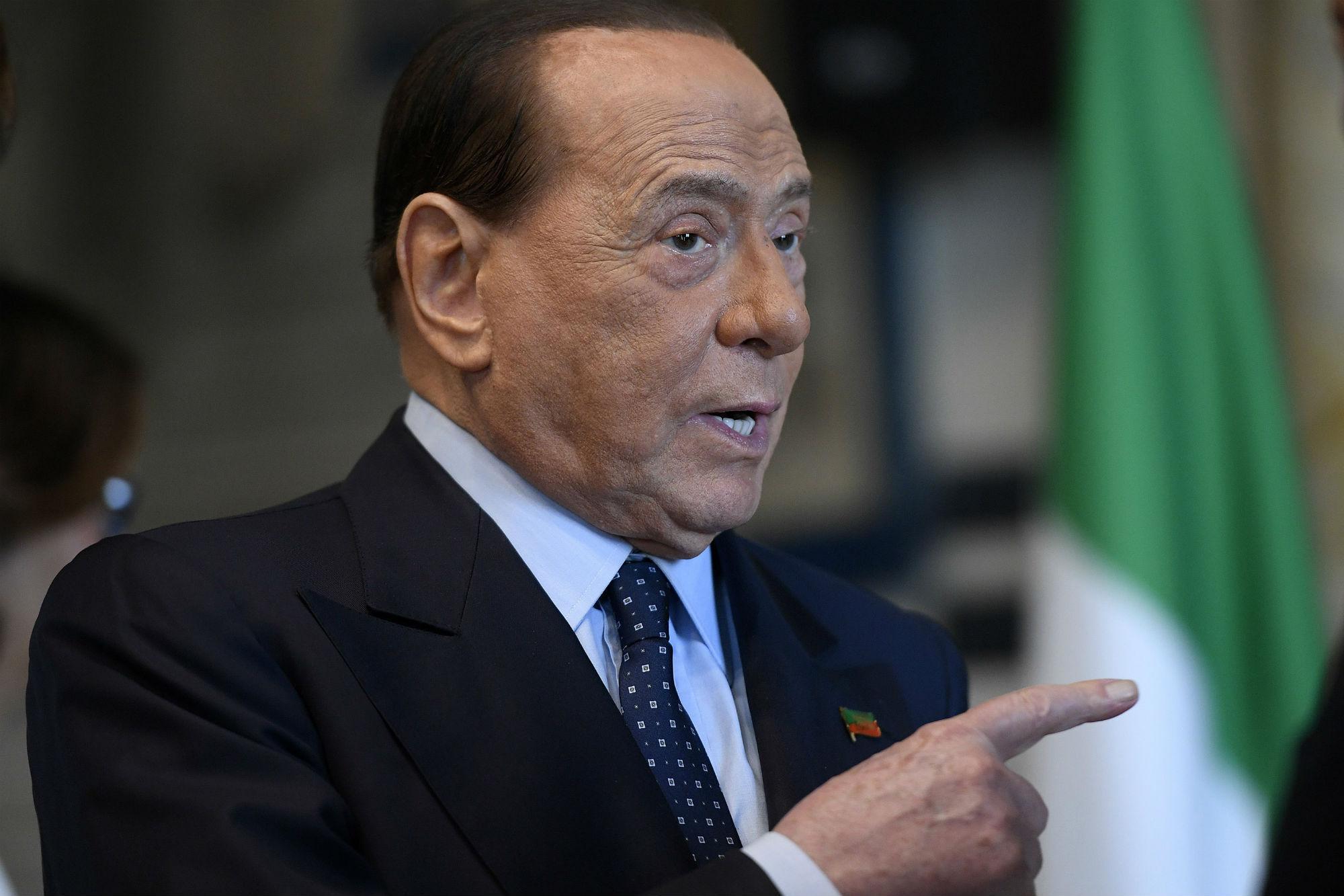 Berlusconi, un anno fa moriva il populista che sostituì l'educazione con l'intrattenimento