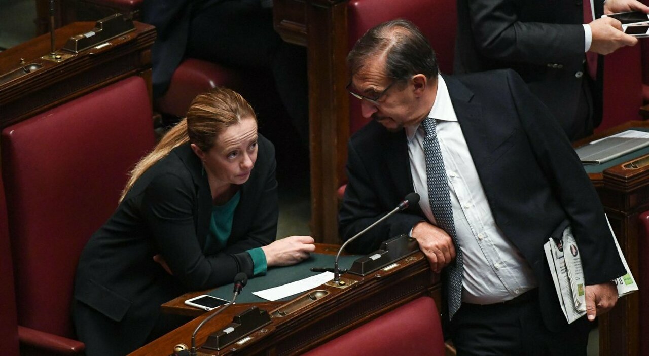 Sondaggi politici: cresce ancora Fratelli d'Italia ma c'è una sorpresa