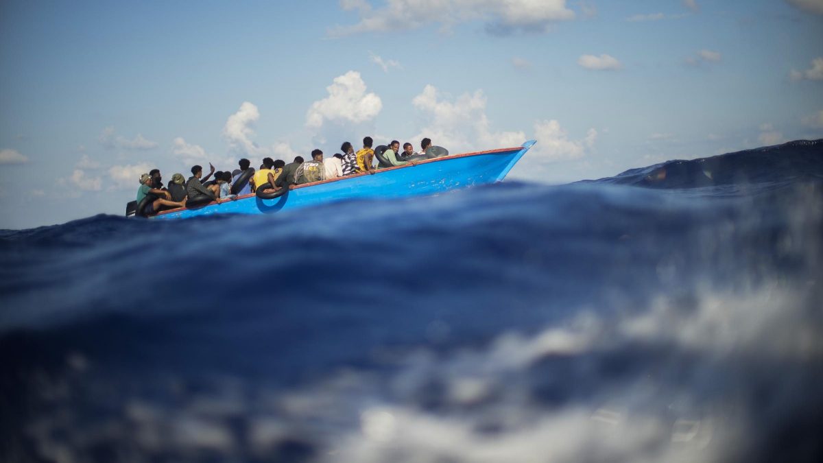 Lampedusa si svuota: 413 migranti trasferiti a Porto Empedocle, l'hotspot respira