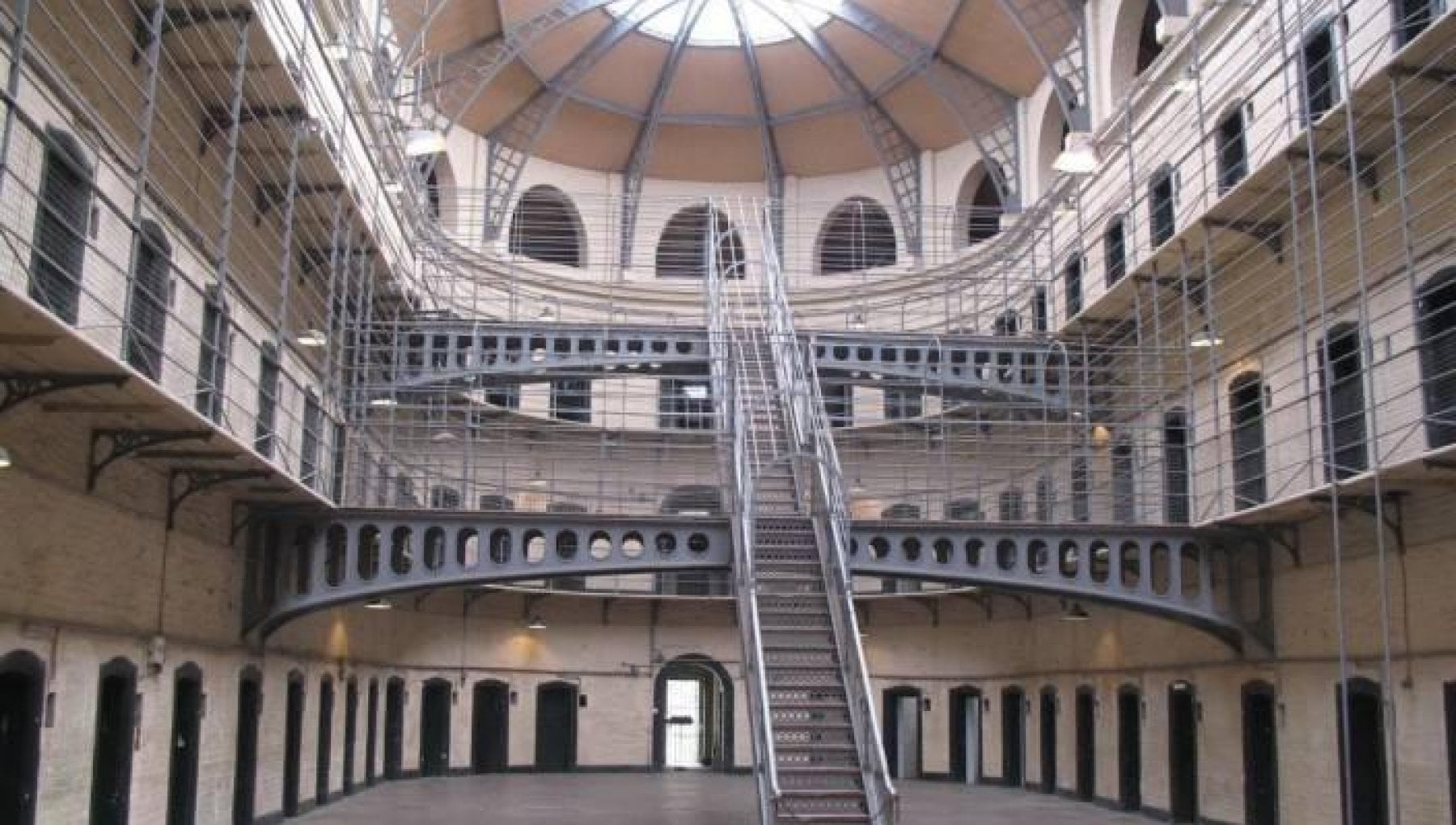 Detenuto si impicca a Regina Coeli, è il 39esimo nel 2024. La polizia penitenziaria: "Spirale di morte senza precedenti"