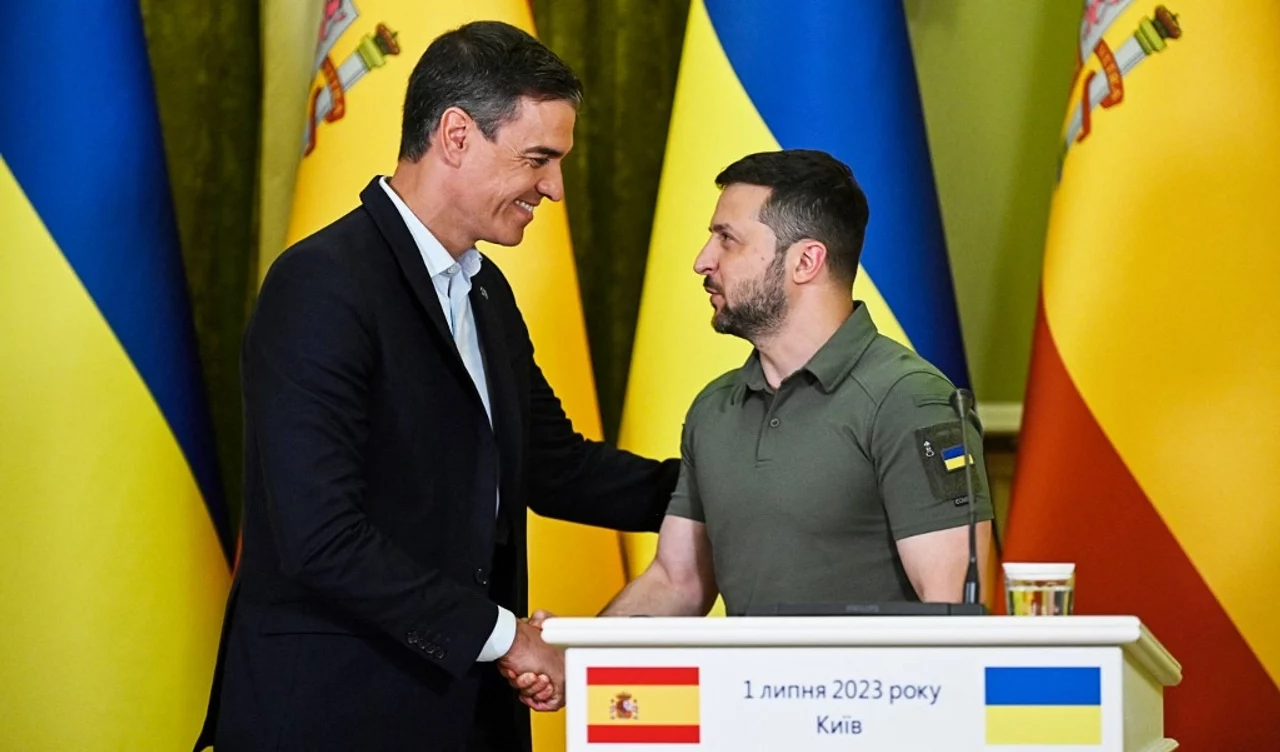 F.16: Zelensky accusa gli alleati di perdere tempo nell'addestramento dei piloti ucraini