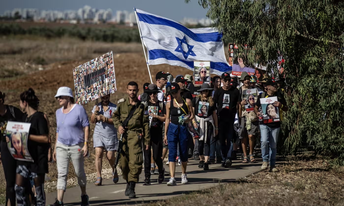 Israele, i parenti degli ostaggi continuano la marcia verso l'ufficio di Benjamin Netanyahu