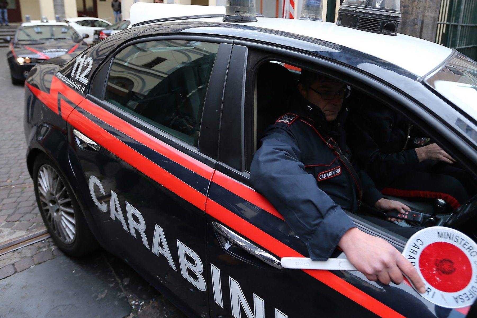 Un 13enne è stato pestato da 20 coetanei con mazze e tirapugni: è accaduto a San Giorgio a Cremano
