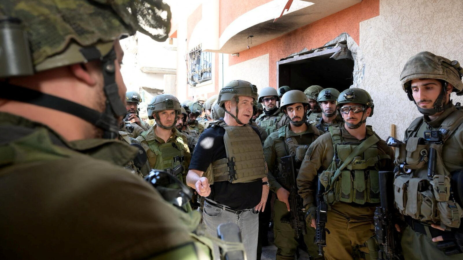 L'ex generale: "I rapporti tra Netanyahu e leader militari sono al punto più basso"