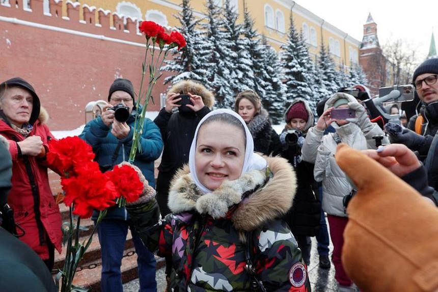 La moglie di un soldato mandato in Ucraina scrive a Putin: "Quando lo rimandi a casa?"