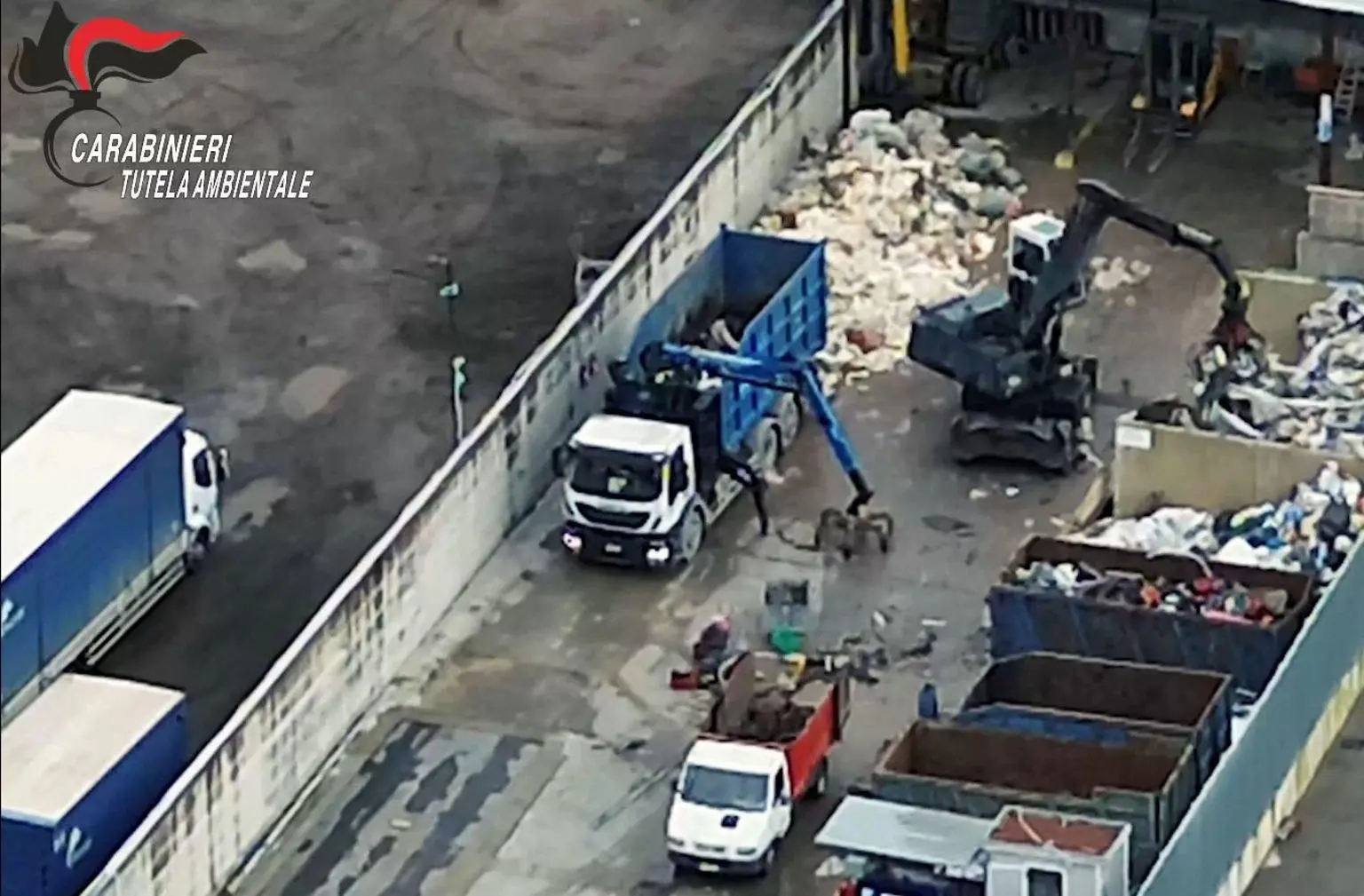Smaltimento dei rifiuti, 12 arresti in Campania: sequestrate anche due aziende del settore industriale