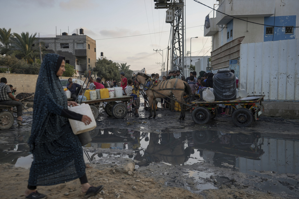 Gaza, la distruzione israeliana di tubature idriche e fognarie ha causato infezioni record e il colerà è in agguato