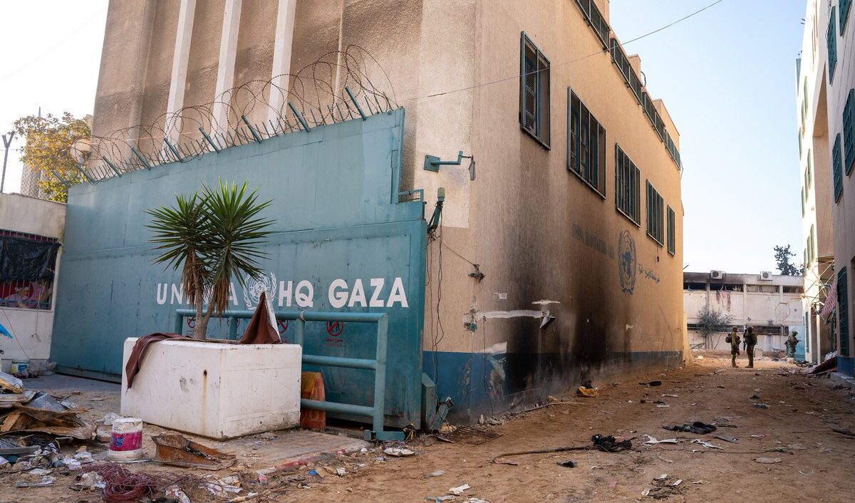 Gaza, Israele bombarda una scuola dell'Unrwa: 45 morti