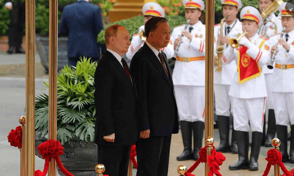 Putin in Vietnam mentre gli Usa criticano Hanoi: normalizzano le violazioni del diritto internazionale