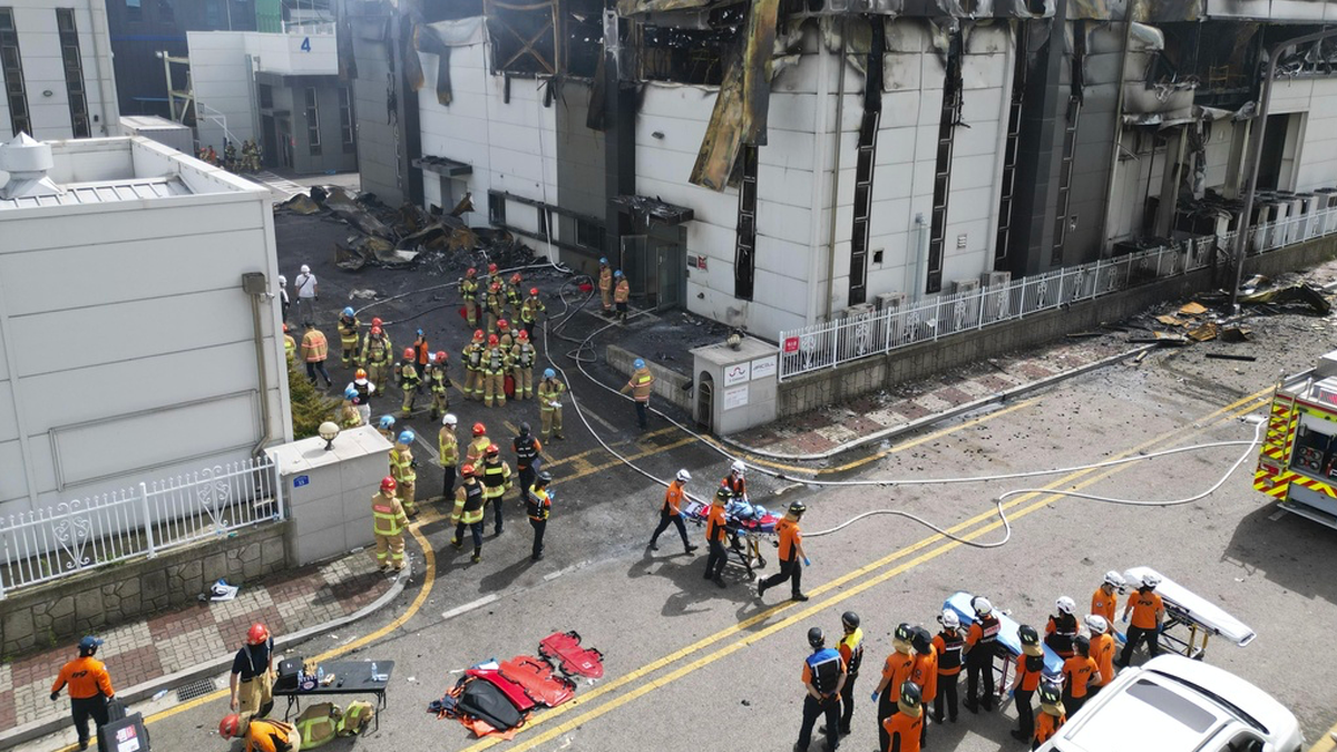 Incendio in una fabbrica di batterie al litio, almeno 20 i morti tra gli operai: la tragedia avvenuta a Hwaseong