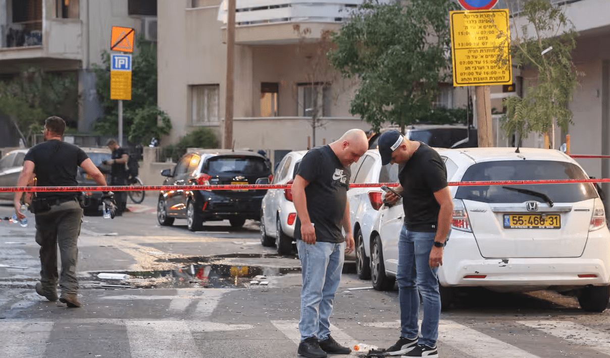 Attacco con droni a Tel Aviv: un morto, due feriti e gli Houthi rivendicano l'azione