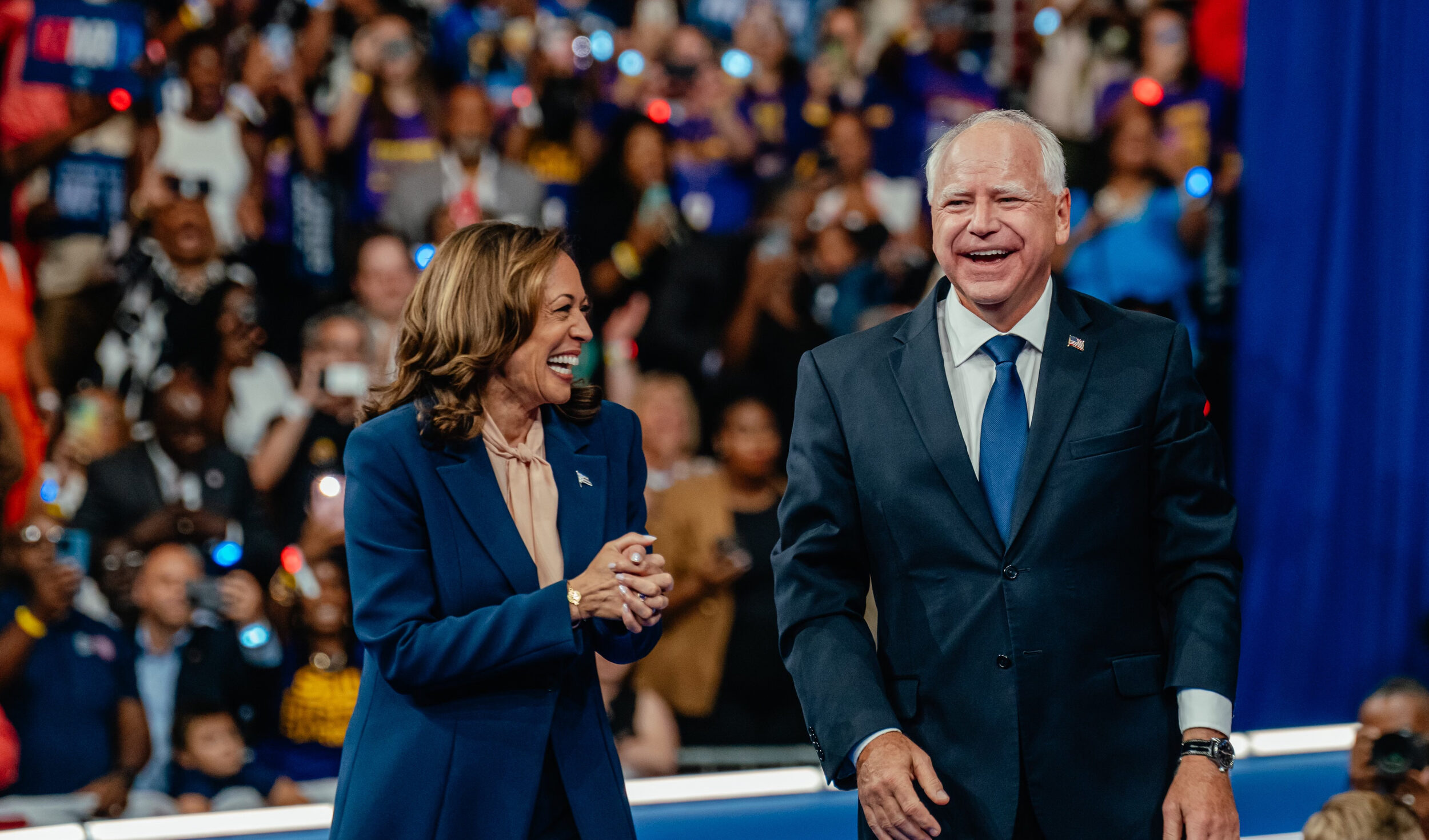 Kamala Harris ha presentato il suo compagno di corsa Tim Walz