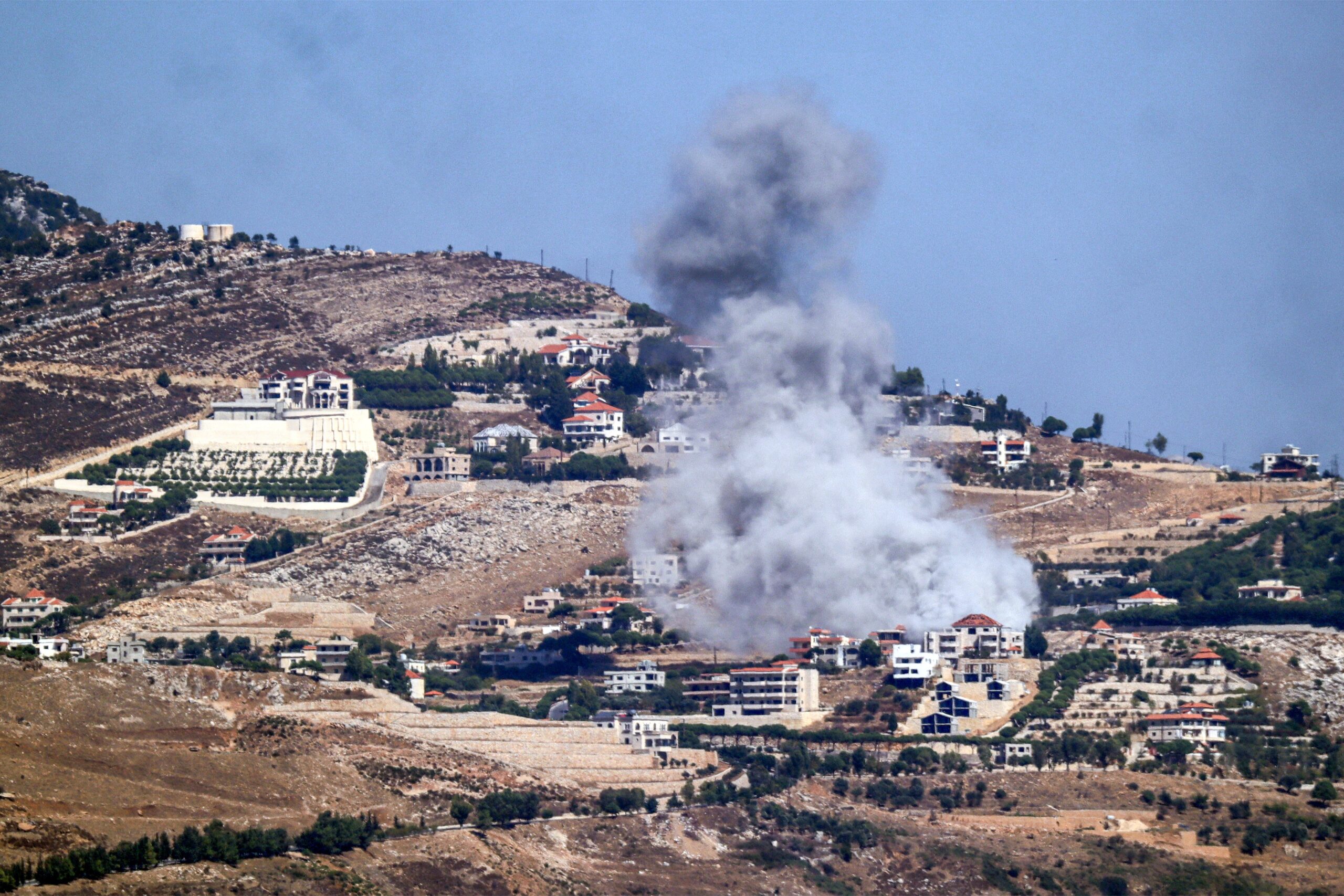 Perché Hezbollah sta trascinando il Libano in una guerra inutile mentre porta il paese alla distruzione