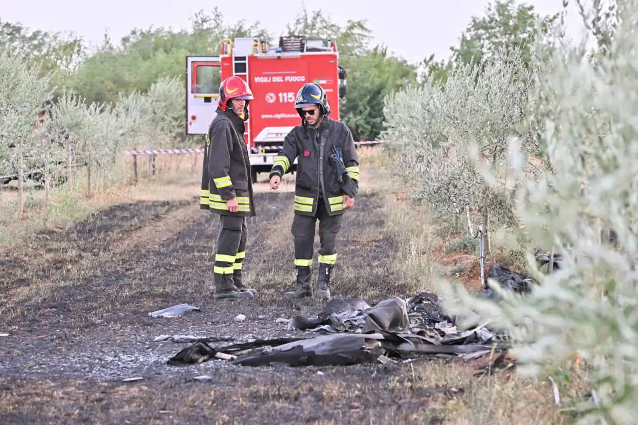 Ultraleggero precipita al suolo, morto l'istruttore di volo e una ragazza di 15 anni in gita con la scolaresca