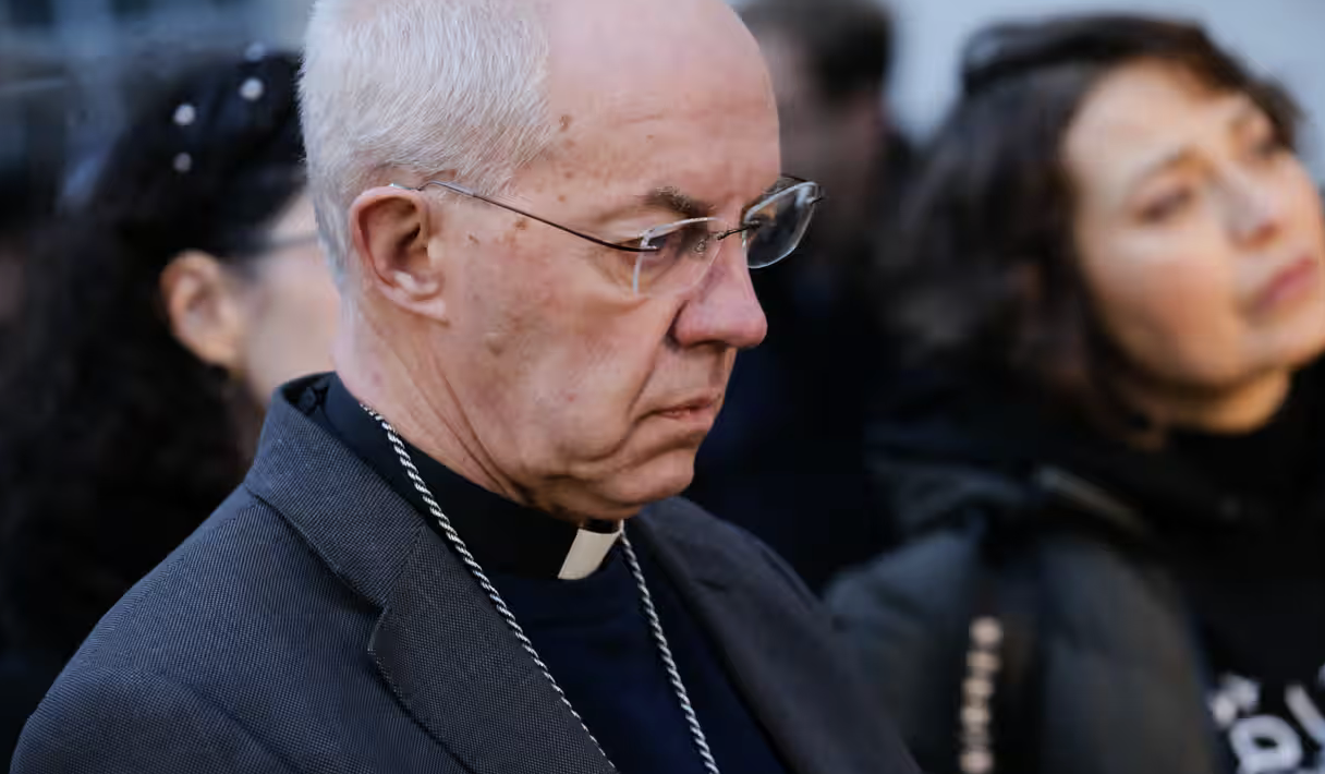 L'arcivescovo di Canterbury  Welby si dimette dopo l'accusa di non aver denunciato un pedofilo seriale