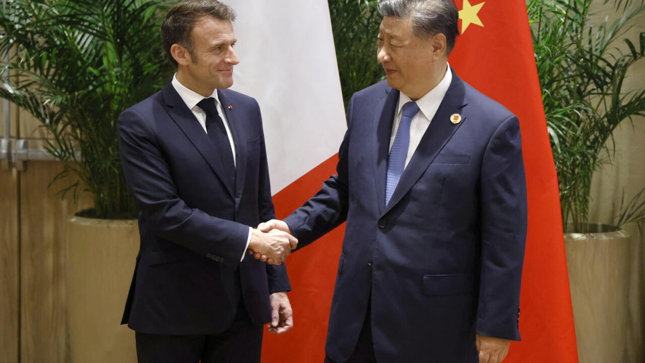 Macron chiede a Xi Jinping di usare il tutto il suo peso  su Putin perché fermi gli attacchi all'Ucraina