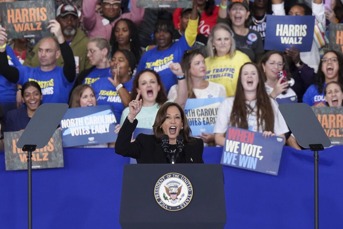 Kamala Harris mobilita giovani e celebrità, Trump insiste con minacce, insulti e volgarità