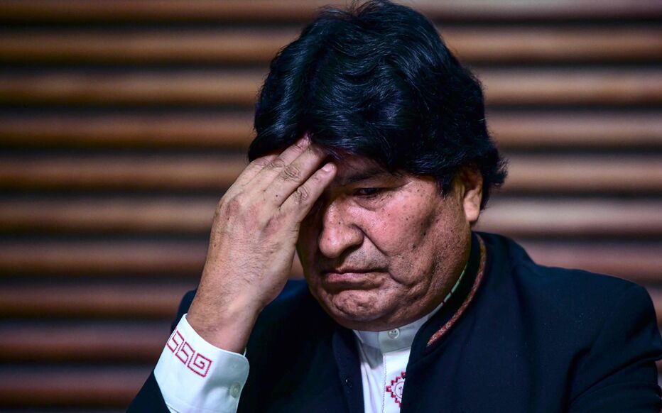 Bolivia, mandato d'arresto per Evo Morales: accusato per una relazione con una ragazzina di 15 anni