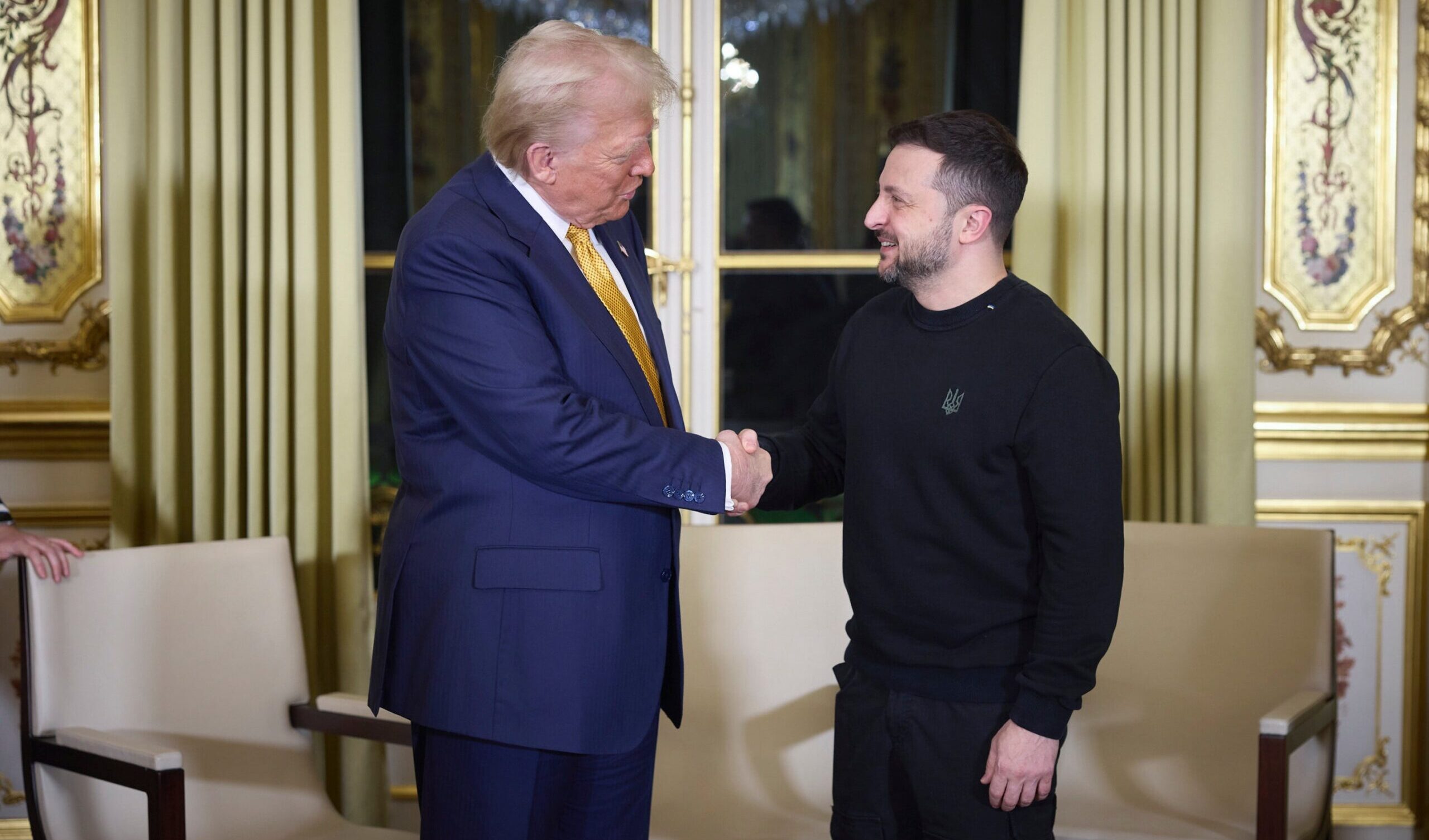 Trump a Parigi per la riapertura di Notre Dame incontra Zelensky all'Eliseo con Macron