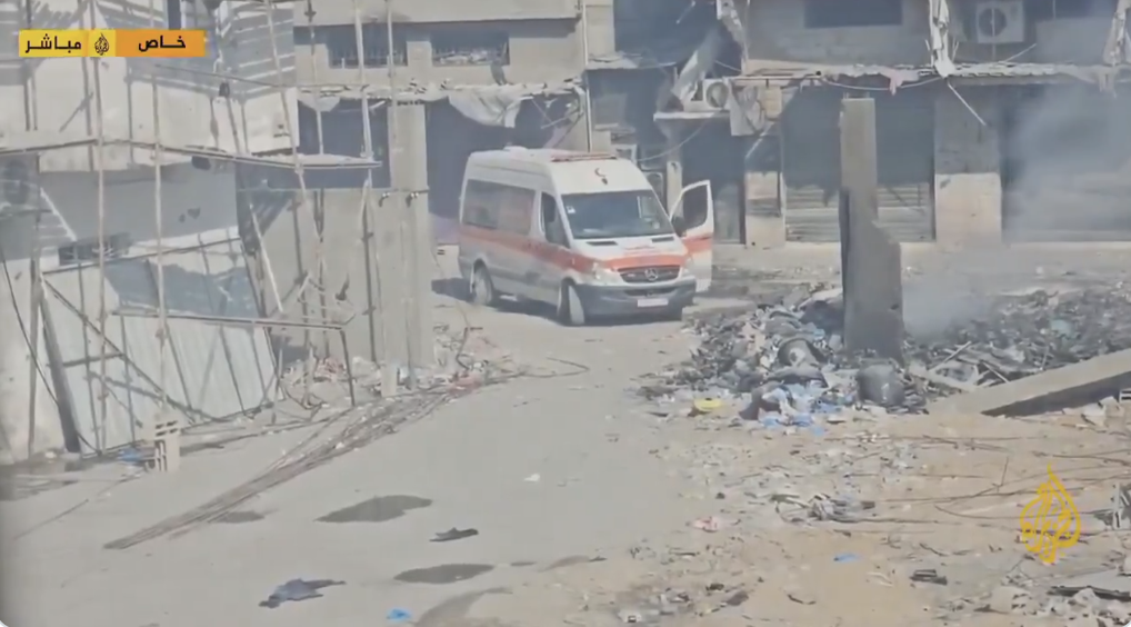 Gaza, i militari israeliani assediano l'ospedale Kamal Adwan: un video mostra gli spari contro un'ambulanza