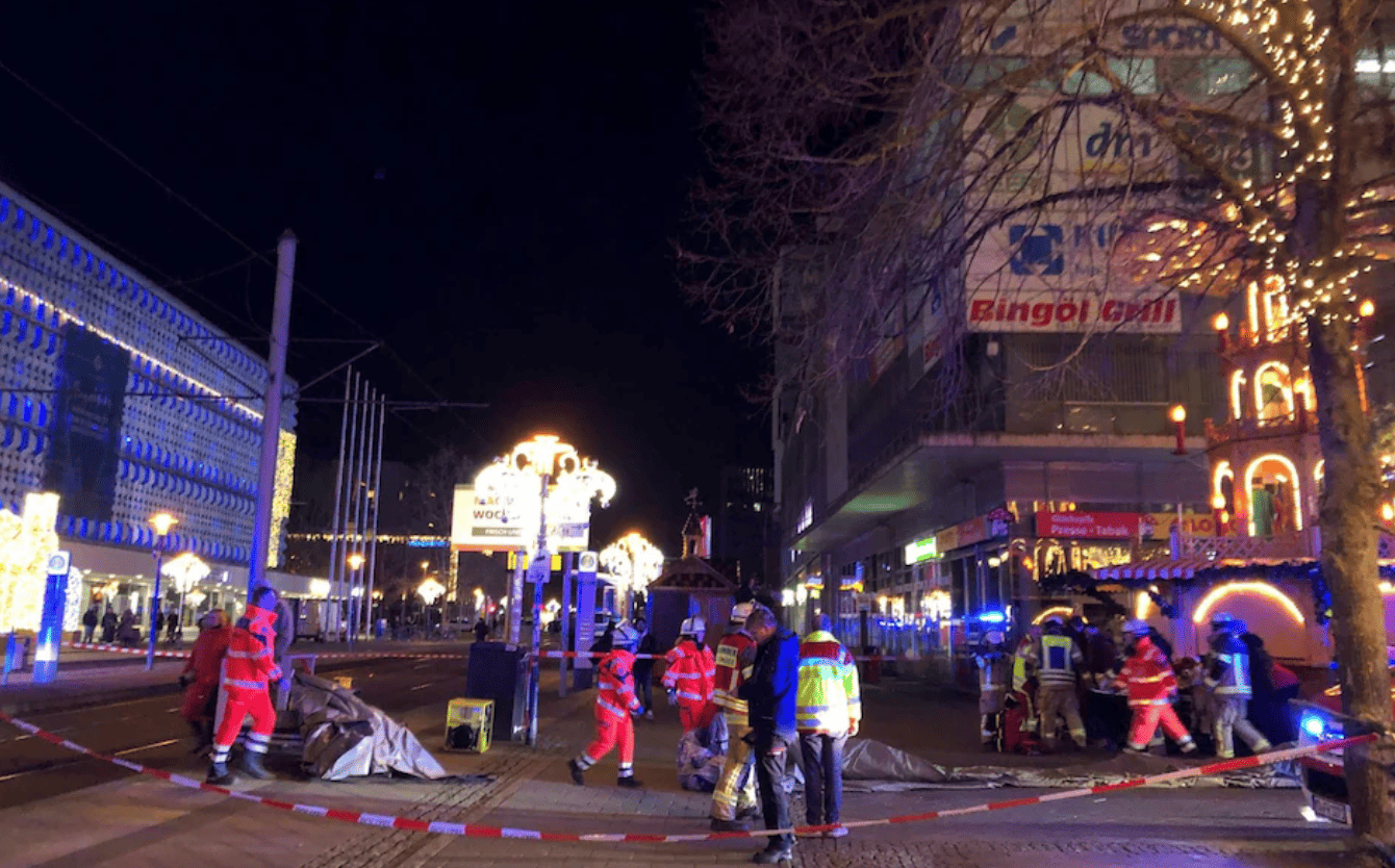 Magdeburgo, auto a tutta velocità sulla folla fa tre vittime: ipotesi terrorismo