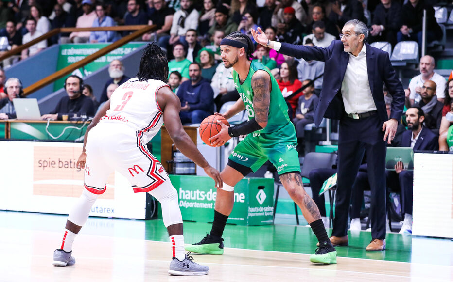 Nanterre 92 e Hapoël Holon di basket interrotta per un'invasione di campo di attivisti pro-Palestina