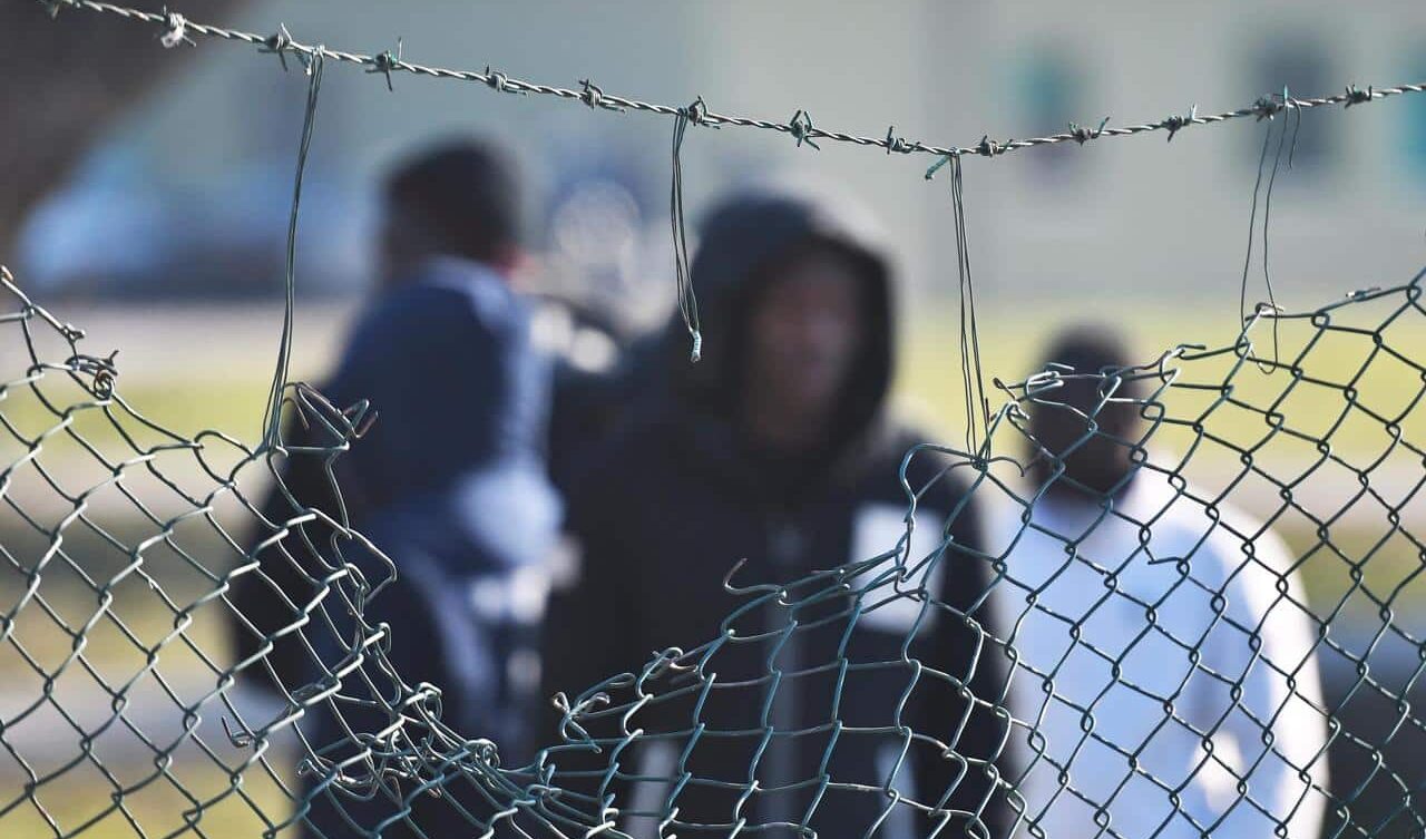 Il Consiglio d'Europa boccia i centri di rimpatrio: migranti maltrattati e sedati con psicofarmaci