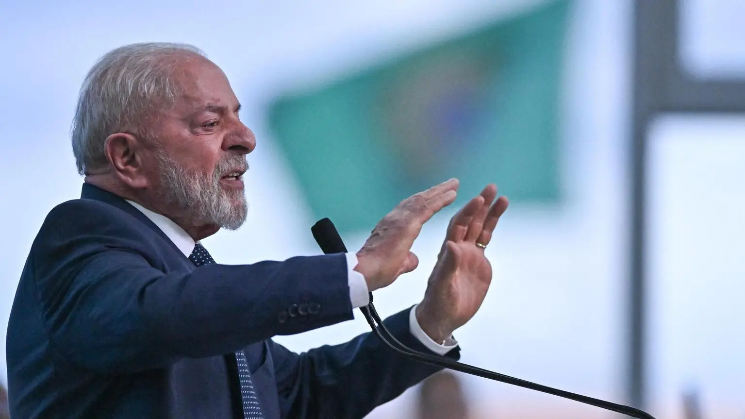 Lula, secondo intervento per l'emorragia cerebrale: i medici dicono che sta bene ma c'è preoccupazione