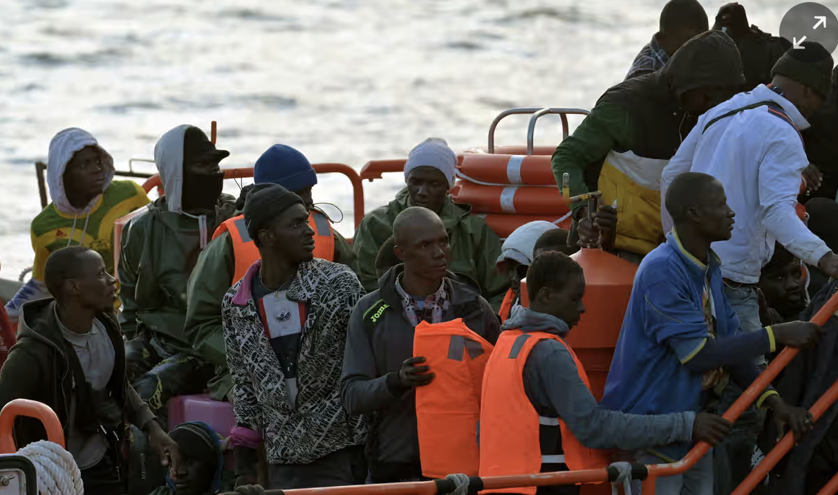 Record di migranti alle Canarie, oltre 46 mila nel 2024 mentre aumentano le vittime sulla rotta