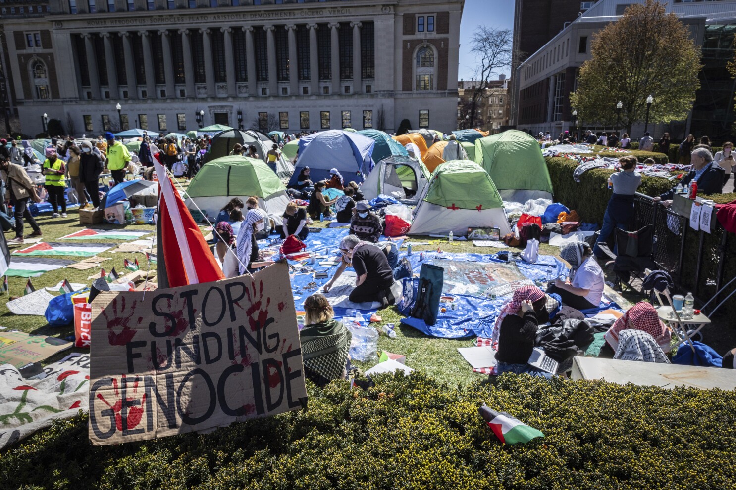 Un giudice federale sospende l'espulsione voluta da Trump del palestinese che aveva protestato per Gaza